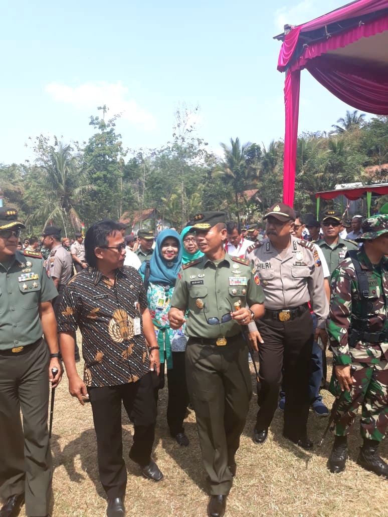 Pangdam IV Diponegoro Tutup TMMD di Desa Sawangan Ajibarang