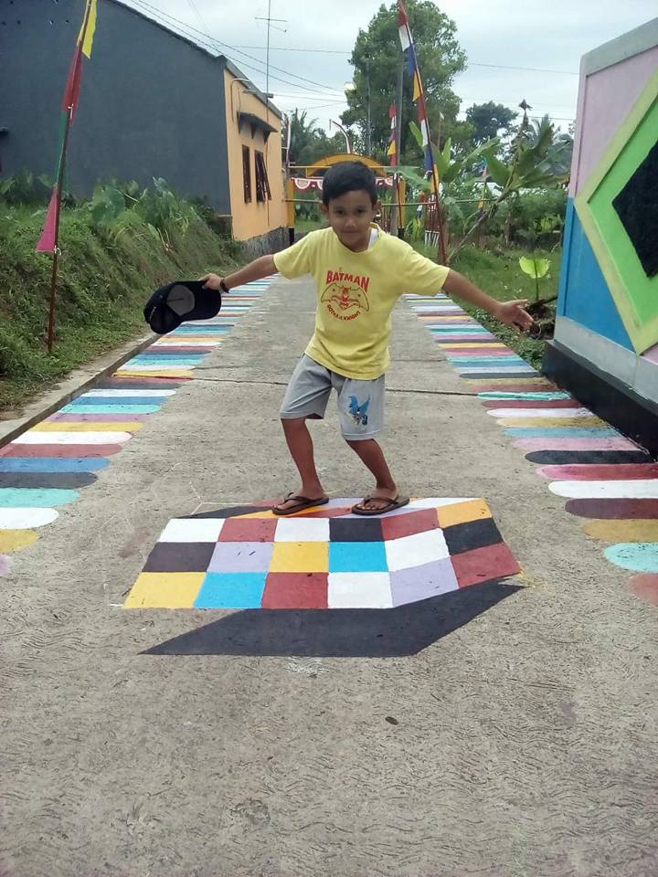 Terbang di Jalan Kaliurang Desa Kemutuglor Baturraden