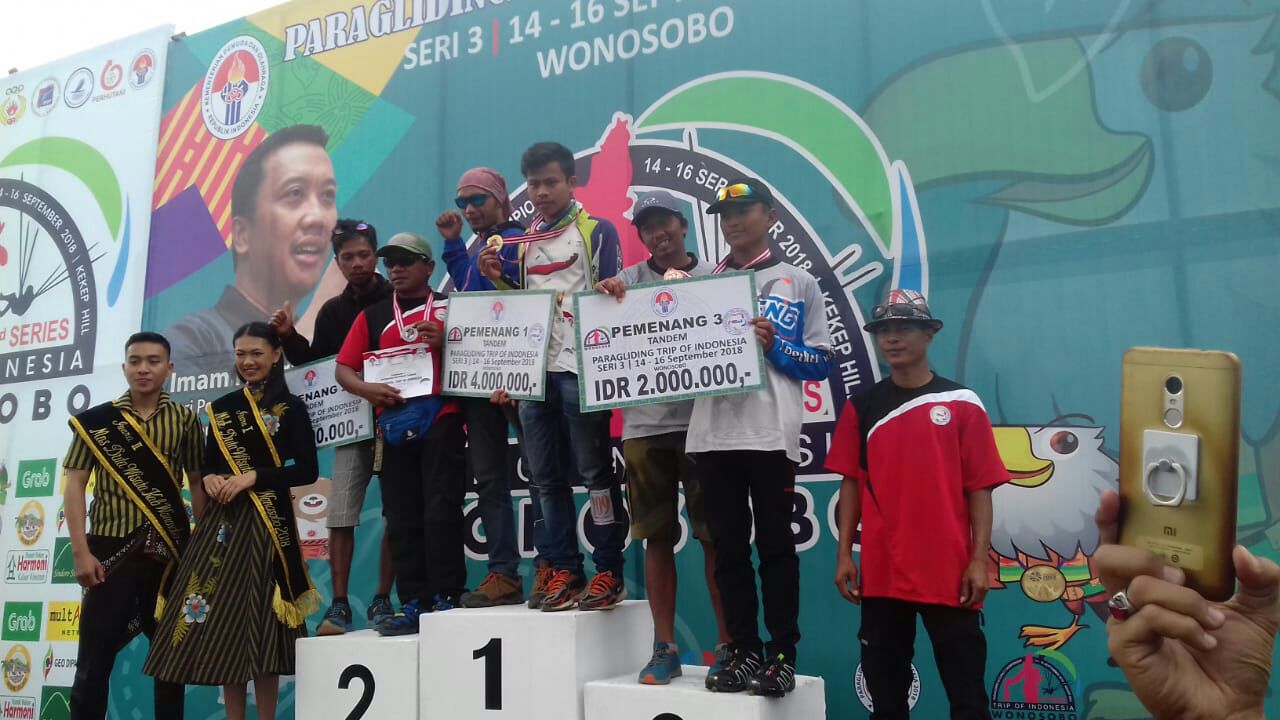 Atlet Paralayang Banyumas Sukses di Wonosobo dan Sumedang