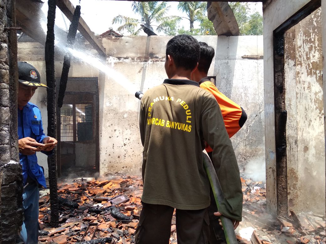 Rumah Nirwan Warga Tunjung Jatilawang Ludes Terbakar