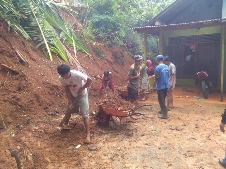 Longsor Menimpa 2 Rumah di Banjarpanepen Sumpiuh