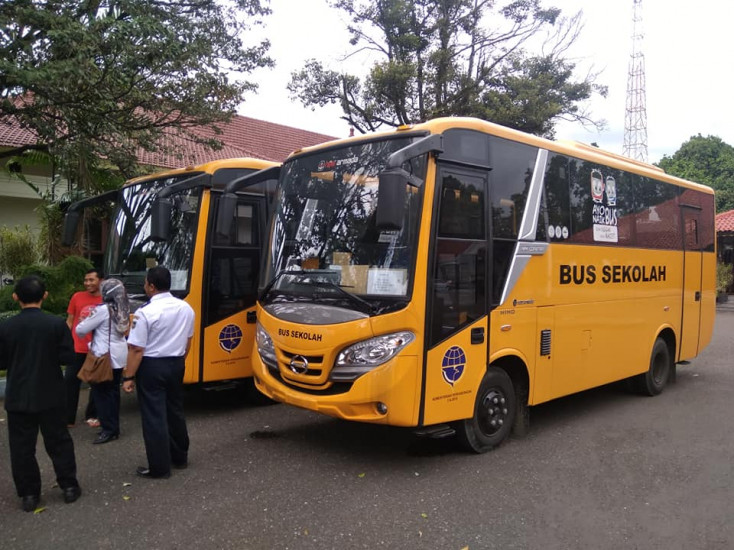 Banyumas Terima Bantuan 2 Bus Sekolah Dari Kemenhub