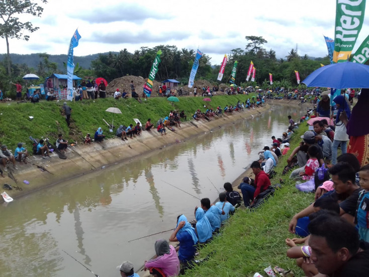 Ratusan Peserta Meriahkan Lomba Mancing Tipar Kidul