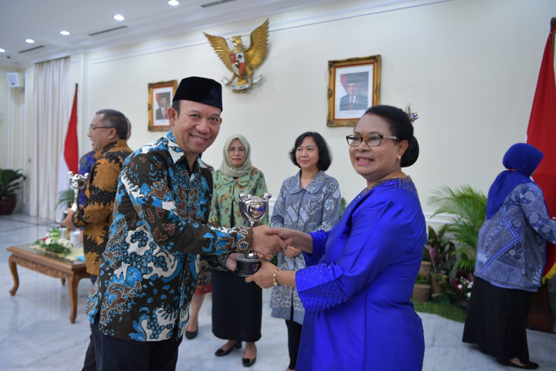 Banyumas Terima Anugerah Parahita Ekapraya 2018 - Atas Kinerja Pemberdayaan Kaum Perempuan
