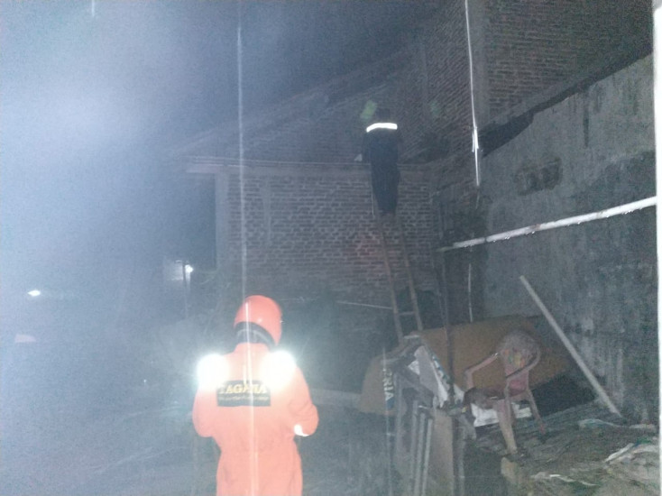 Tagana Banyumas Gelar Operasi Tangkap Tawon